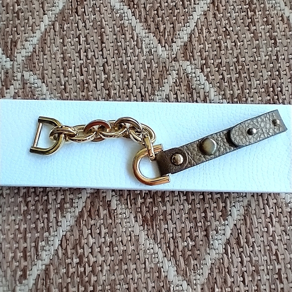 Source Unknown Jewelry - Large gold link, strap hook bracelet